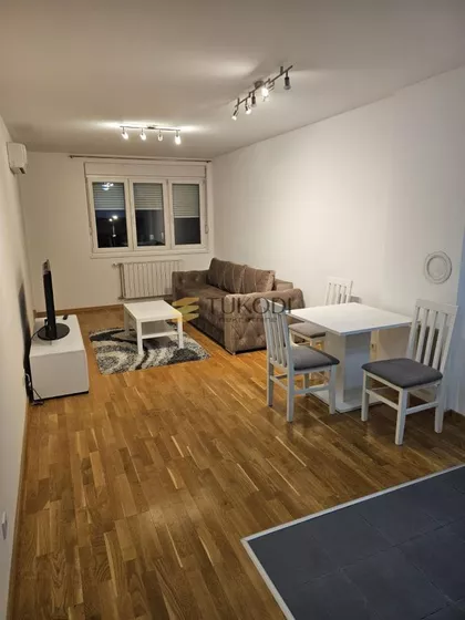 EPISKOPA VISARIONA | 4zida.rs