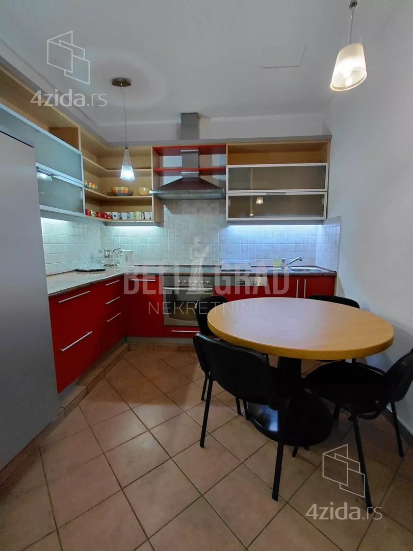 Šestosoban stan | 4zida