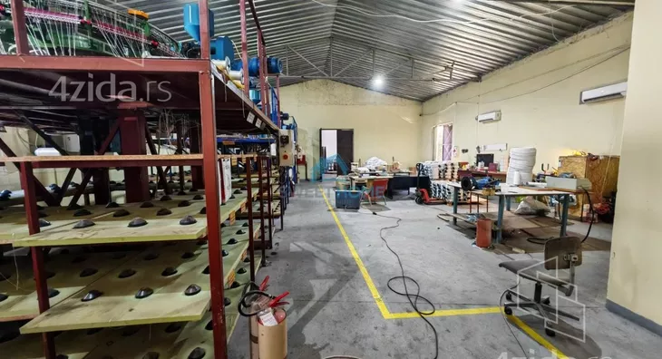 Poslovna zgrada | 4zida