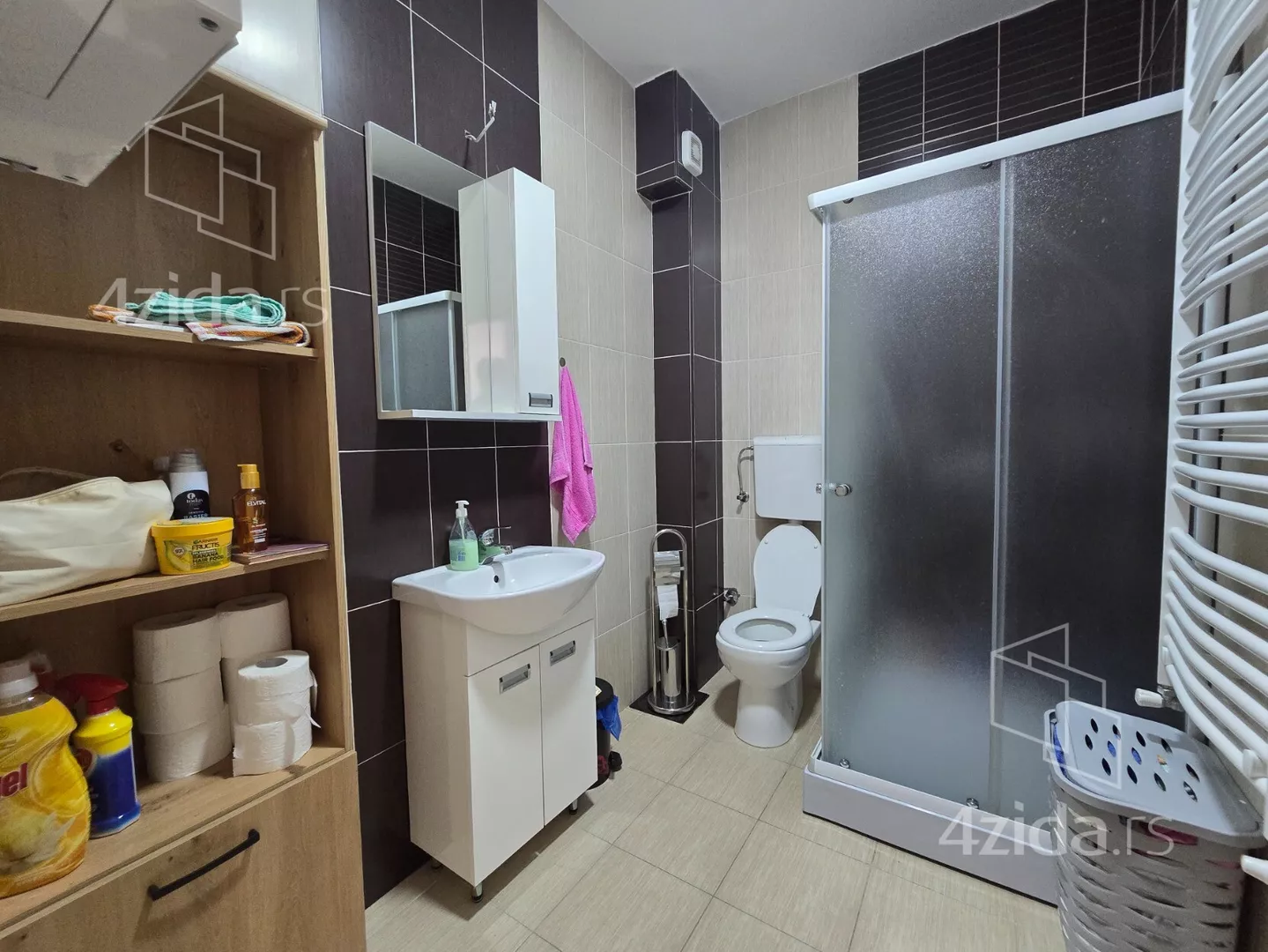 Četvoroiposoban stan | 4zida