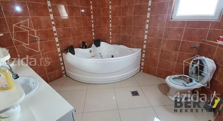 Šestosoban stan | 4zida