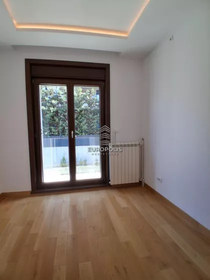 Miće Orlovića | 4zida.rs