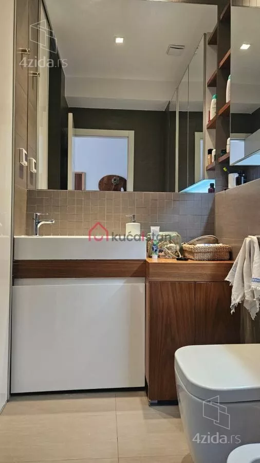 Četvoroiposoban stan | 4zida