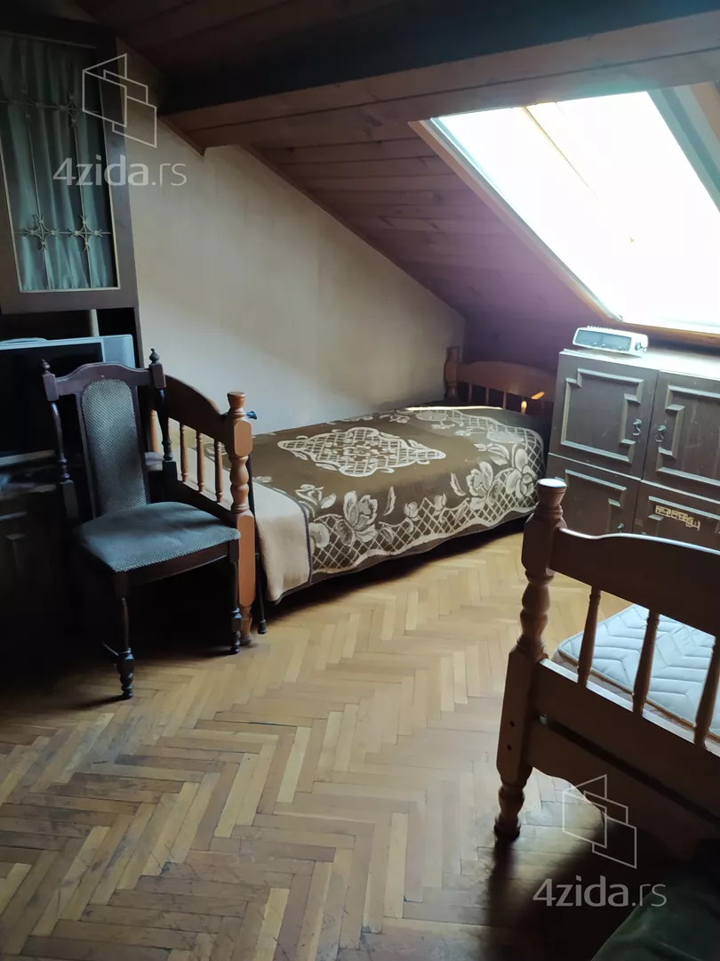 Troiposoban stan | 4zida