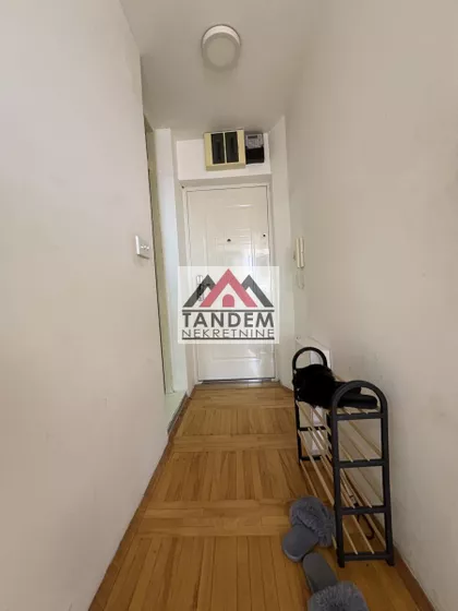 Crveni Pevac | 4zida.rs