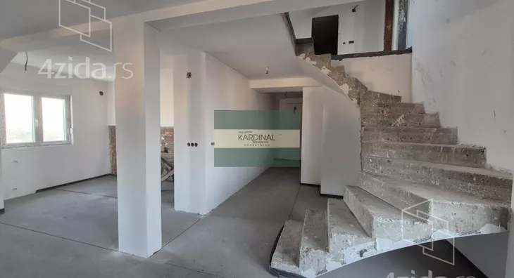 Šestosoban stan | 4zida