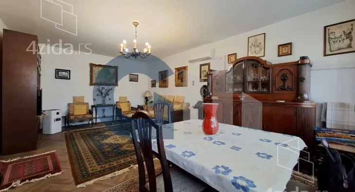 Četvoroiposoban stan | 4zida