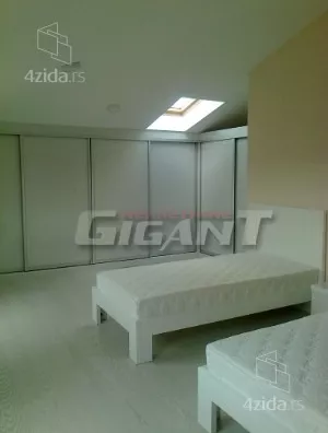 Devetosoban stan | 4zida