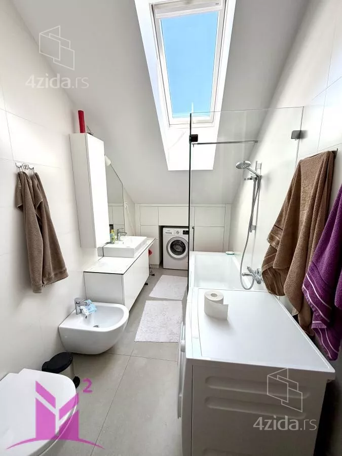 Sedmosoban stan | 4zida