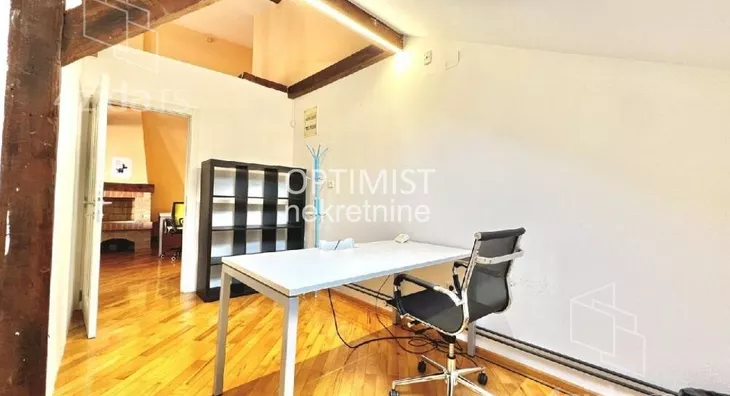 Šestoiposoban stan | 4zida