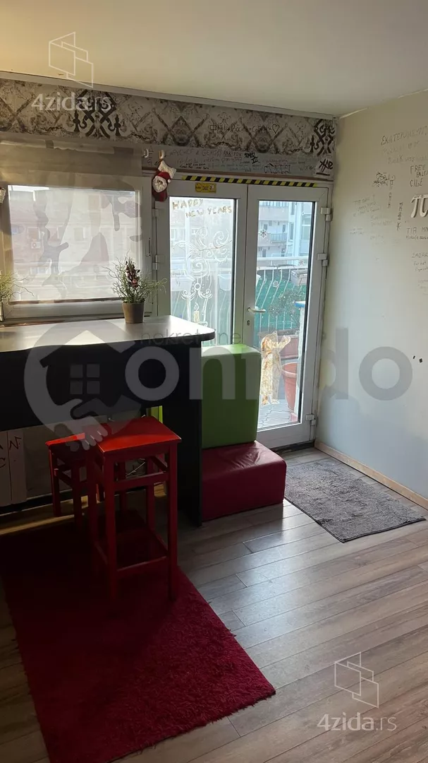 Šestoiposoban stan | 4zida