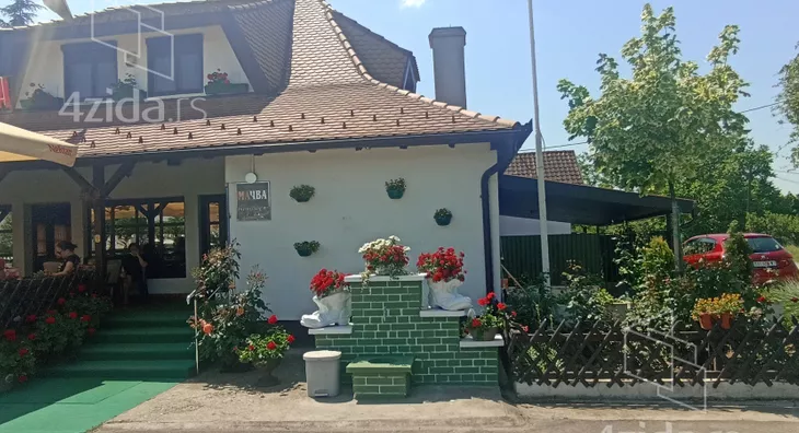Poslovna zgrada | 4zida