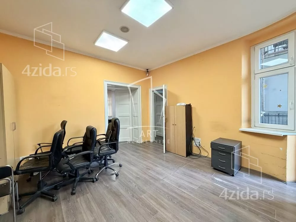 Četvoroiposoban stan | 4zida