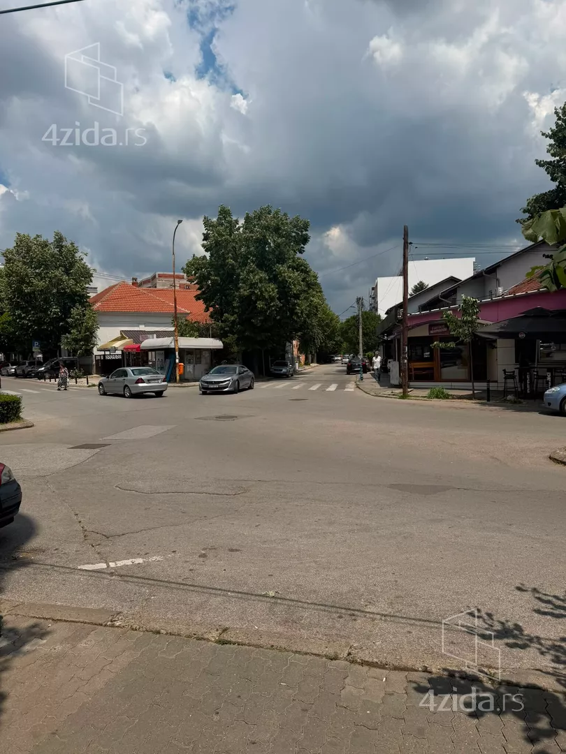 Lokal | 4zida