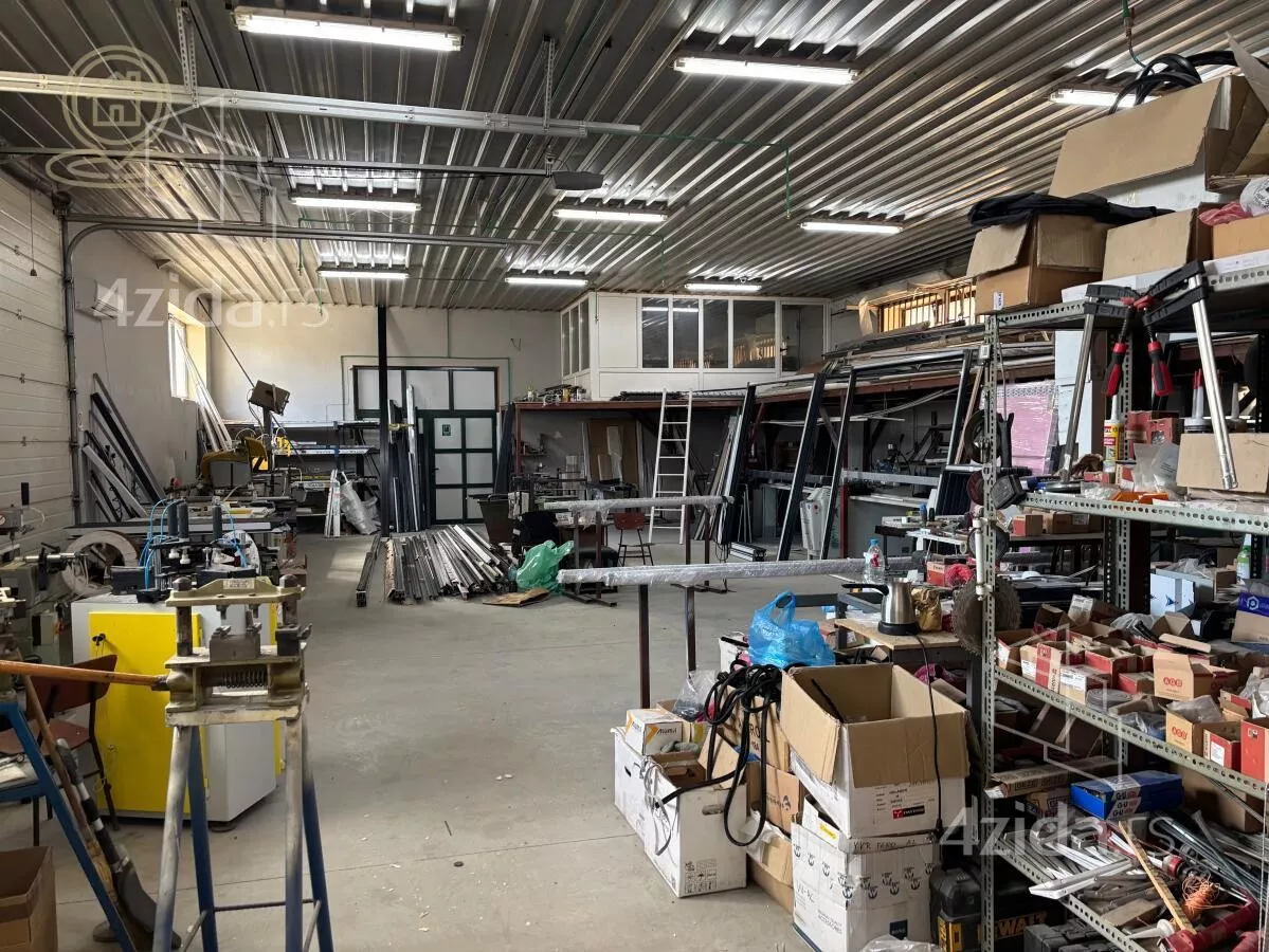 Poslovna zgrada | 4zida