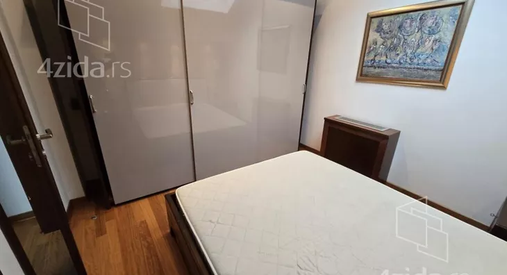 Šestosoban stan | 4zida