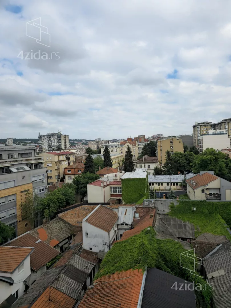 Četvoroiposoban stan | 4zida