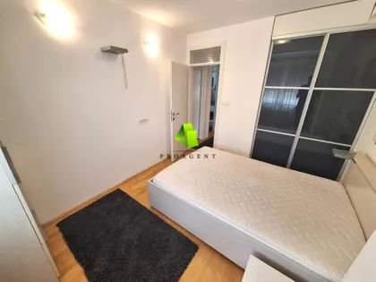 Crveni Pevac | 4zida.rs