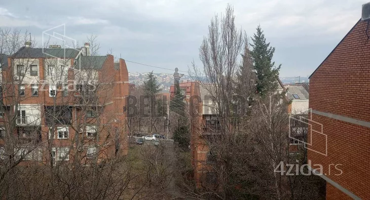 Četvoroiposoban stan | 4zida