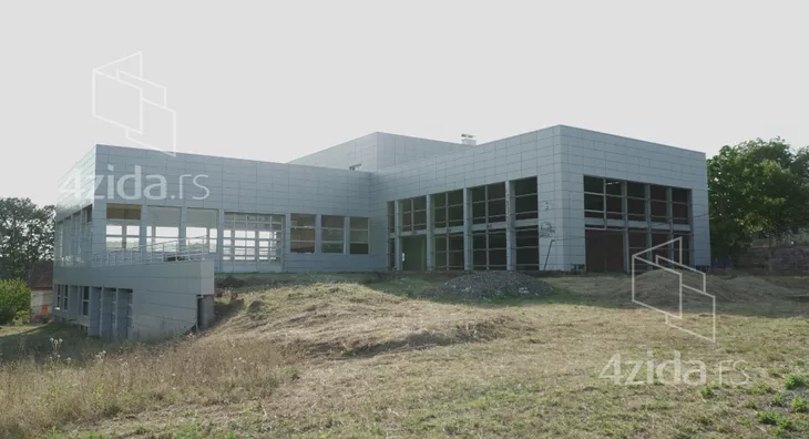 Poslovna zgrada | 4zida