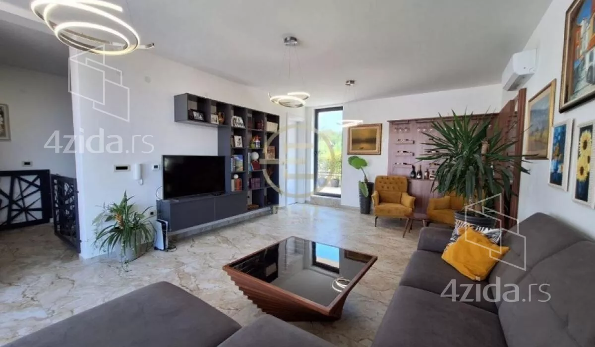 Petosoban stan | 4zida