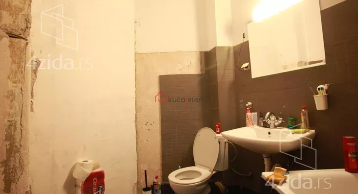 Šestosoban stan | 4zida