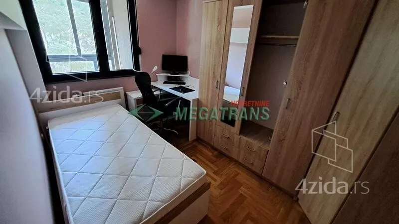Četvoroiposoban stan | 4zida