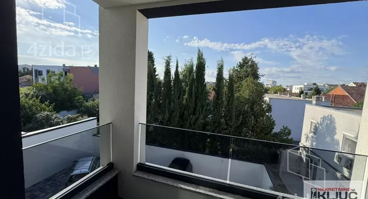 Četvoroiposoban stan | 4zida