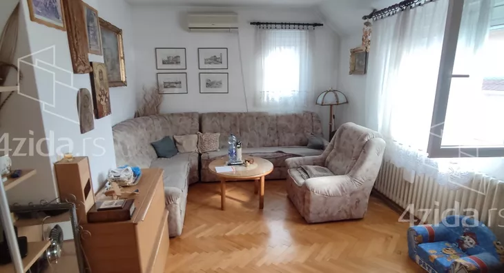 Šestosoban stan | 4zida