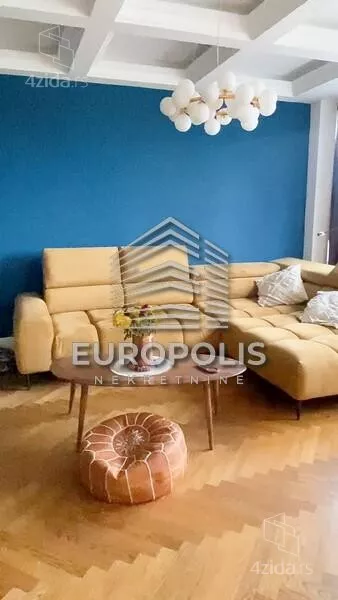 Četvoroiposoban stan | 4zida