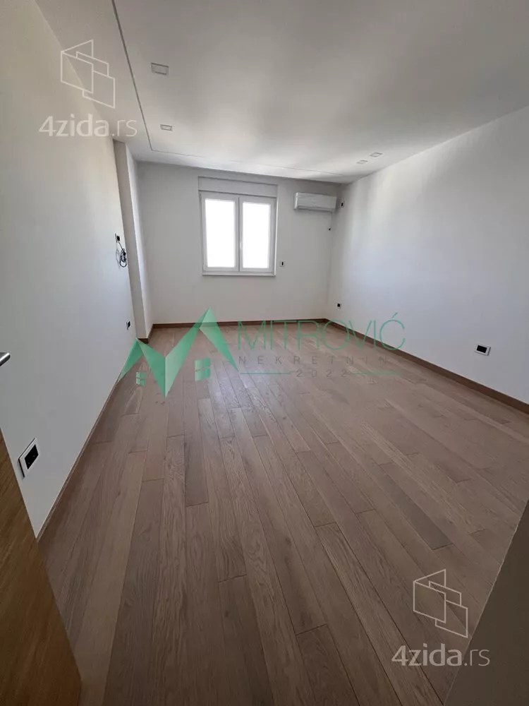 Šestosoban stan | 4zida