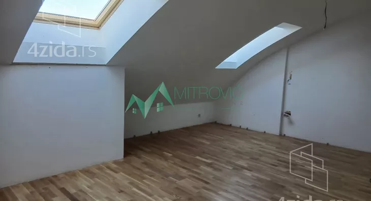 Četvoroiposoban stan | 4zida