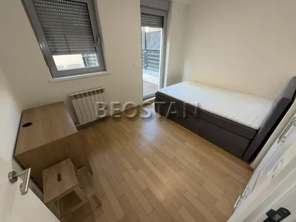 Crveni Krst Vračar | 4zida.rs