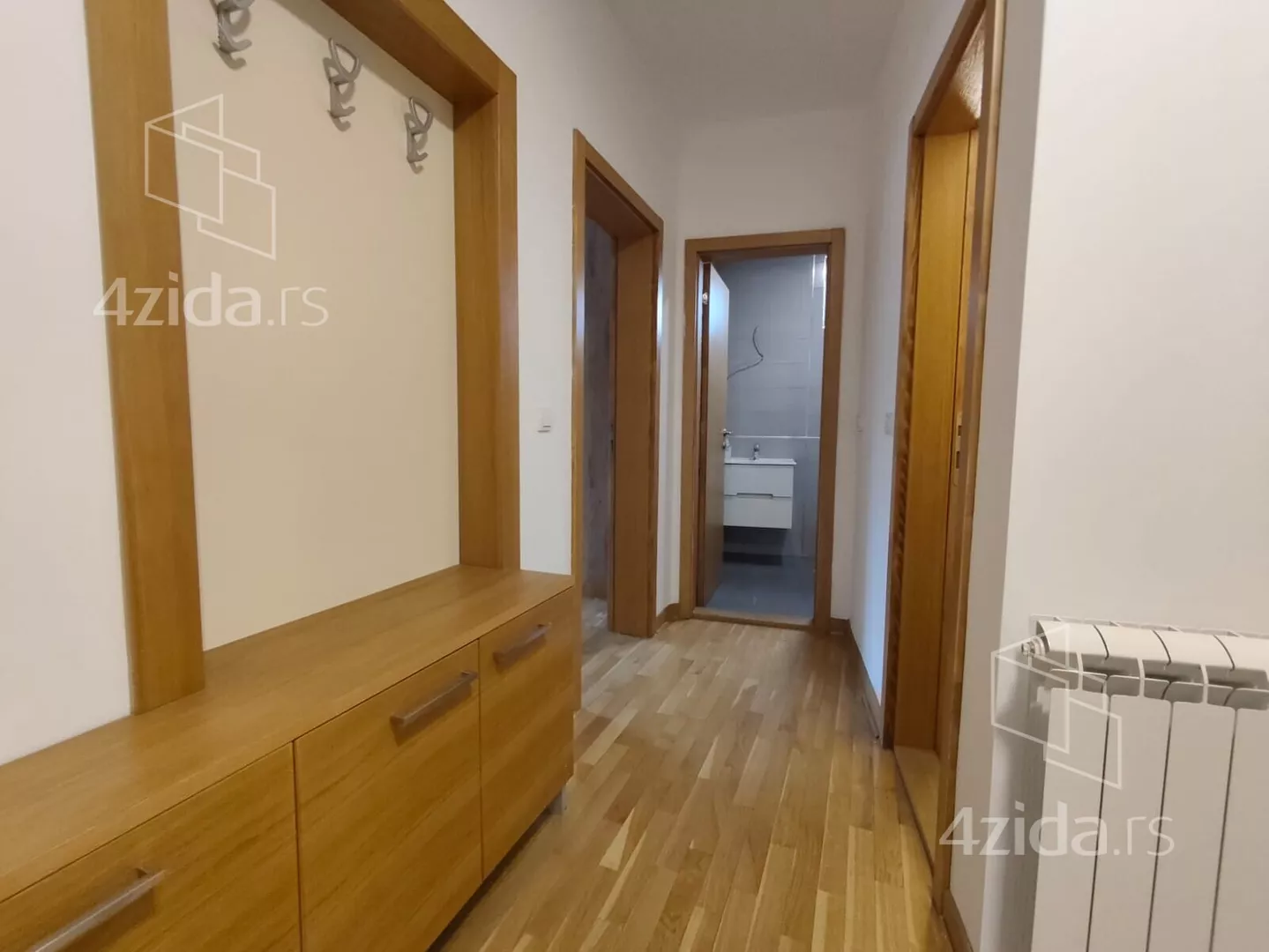 Petosoban stan | 4zida