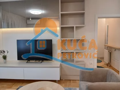 Prvomajska | 4zida.rs