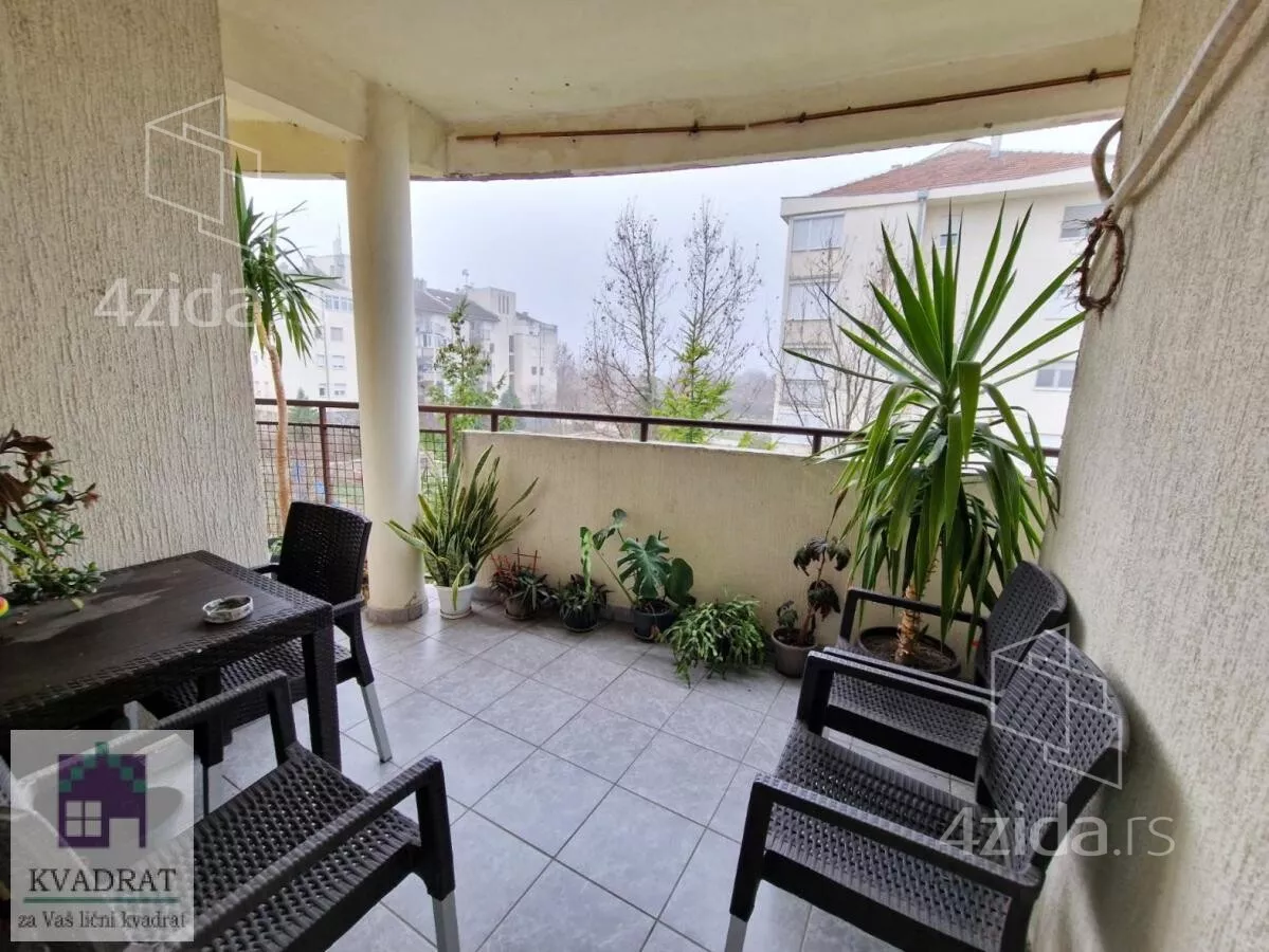 Dvoiposoban stan | 4zida