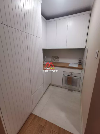 Lasla Gala | 4zida.rs