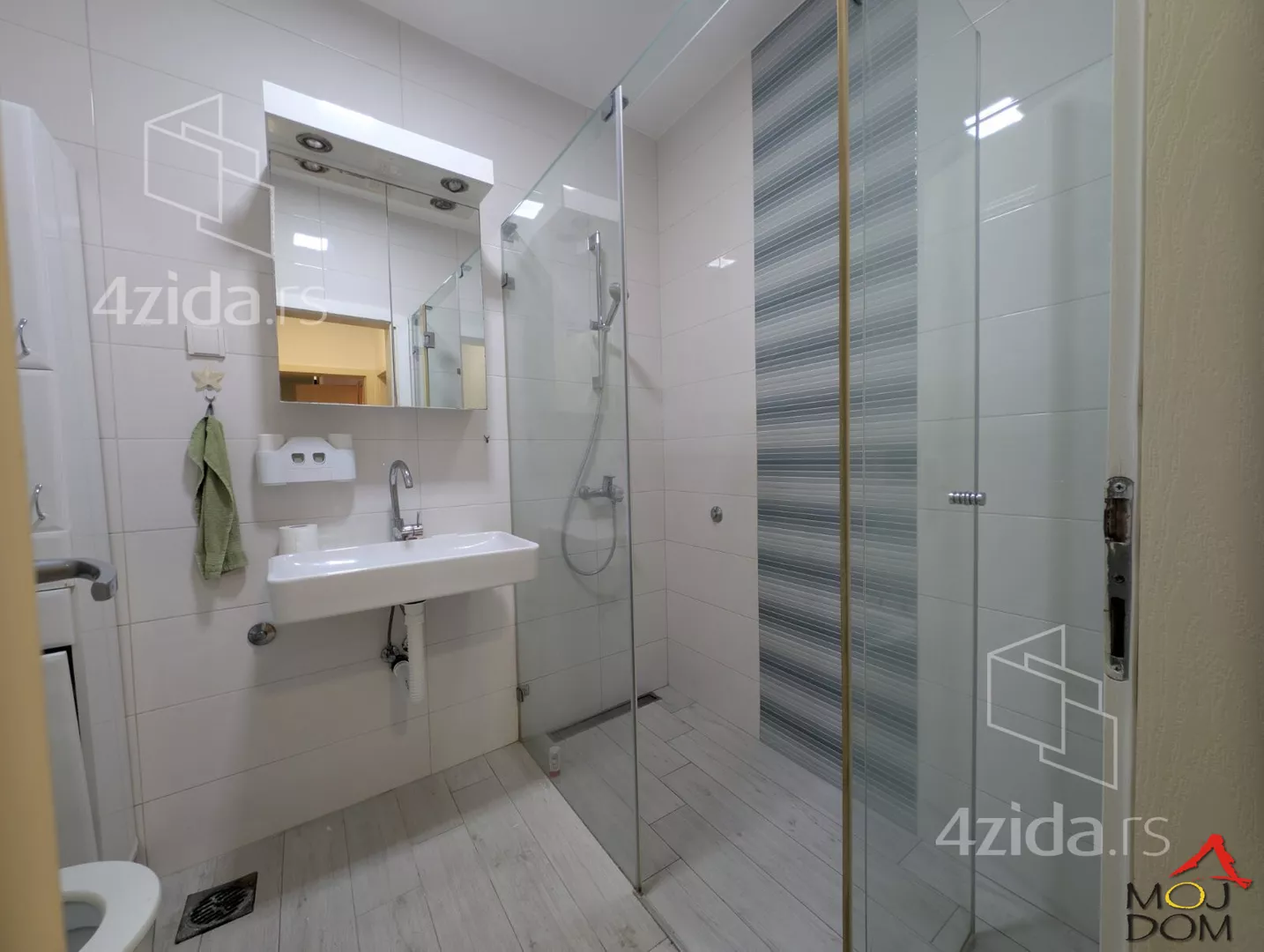 Šestosoban stan | 4zida