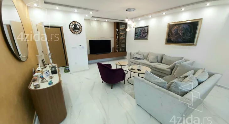 Petosoban stan | 4zida