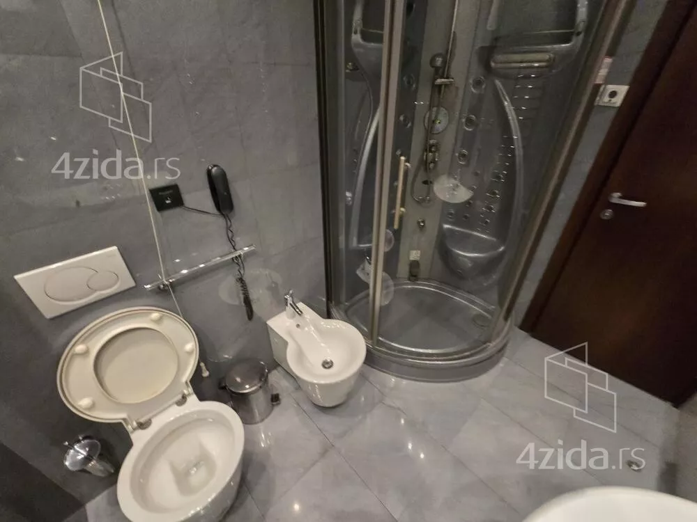 Šestosoban stan | 4zida