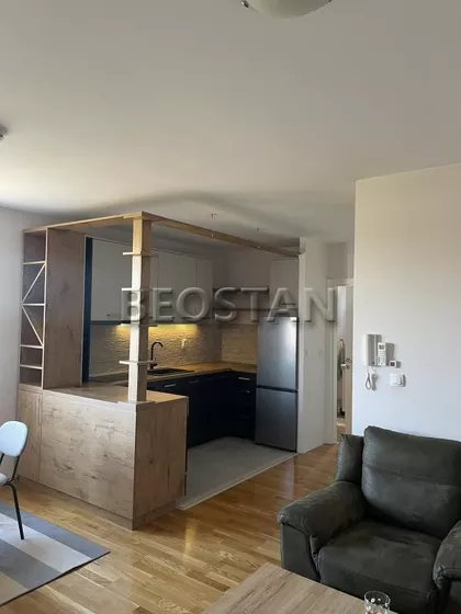 Nikole Baloga | 4zida.rs