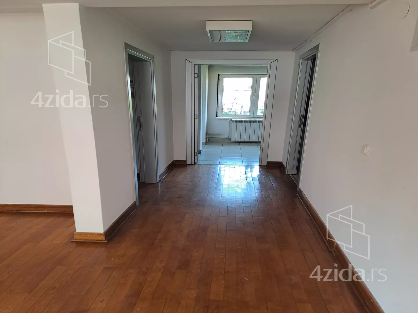 Poslovna zgrada | 4zida