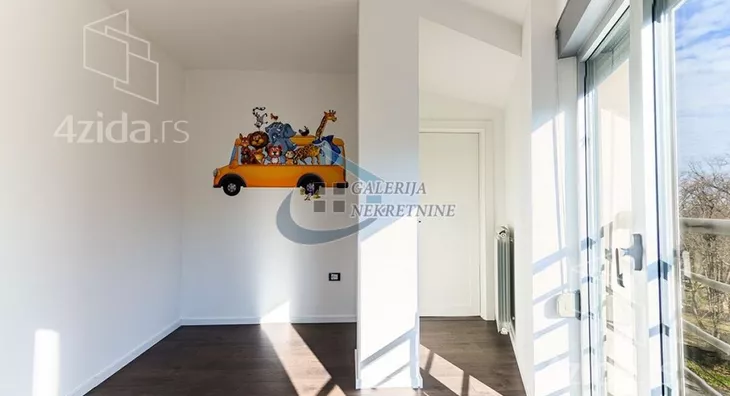 Petosoban stan | 4zida