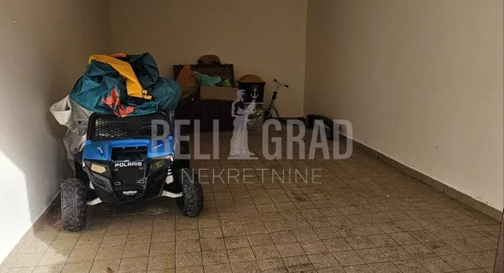 Četvoroiposoban stan | 4zida
