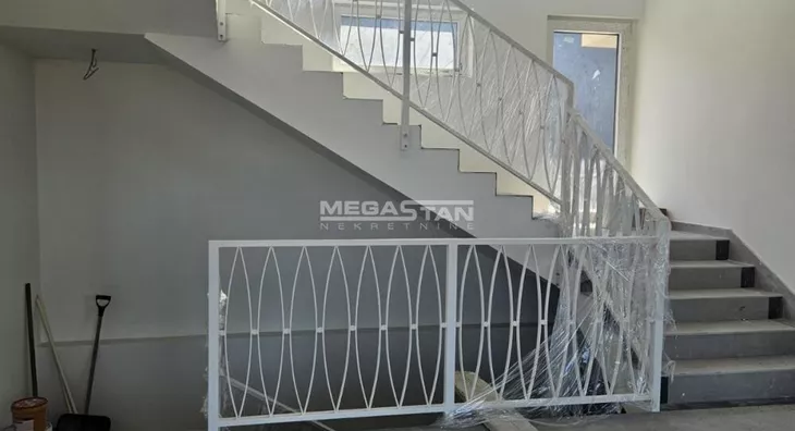 Poslovna zgrada | 4zida