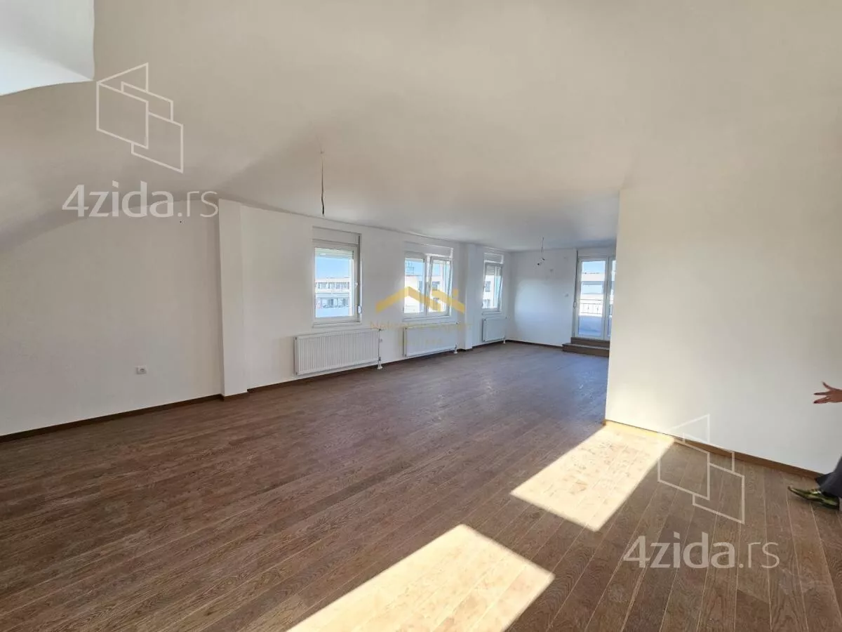 Šestosoban stan | 4zida