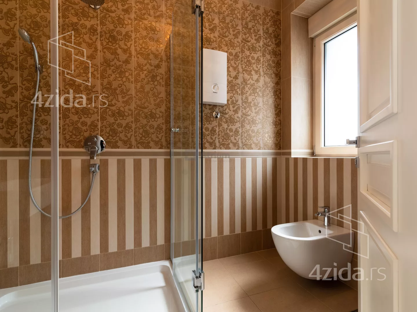 Šestosoban stan | 4zida