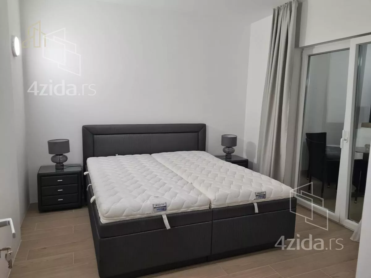 Šestosoban stan | 4zida