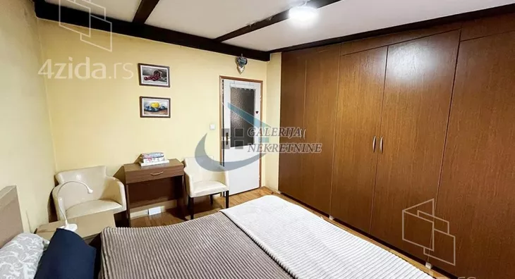 Šestosoban stan | 4zida