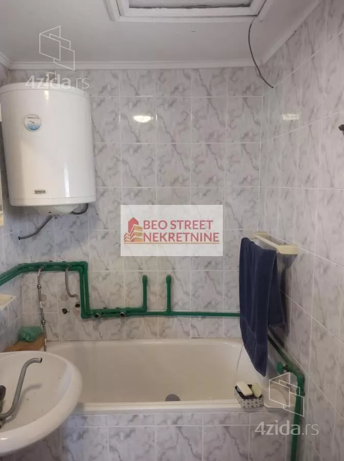 Poslovna zgrada | 4zida